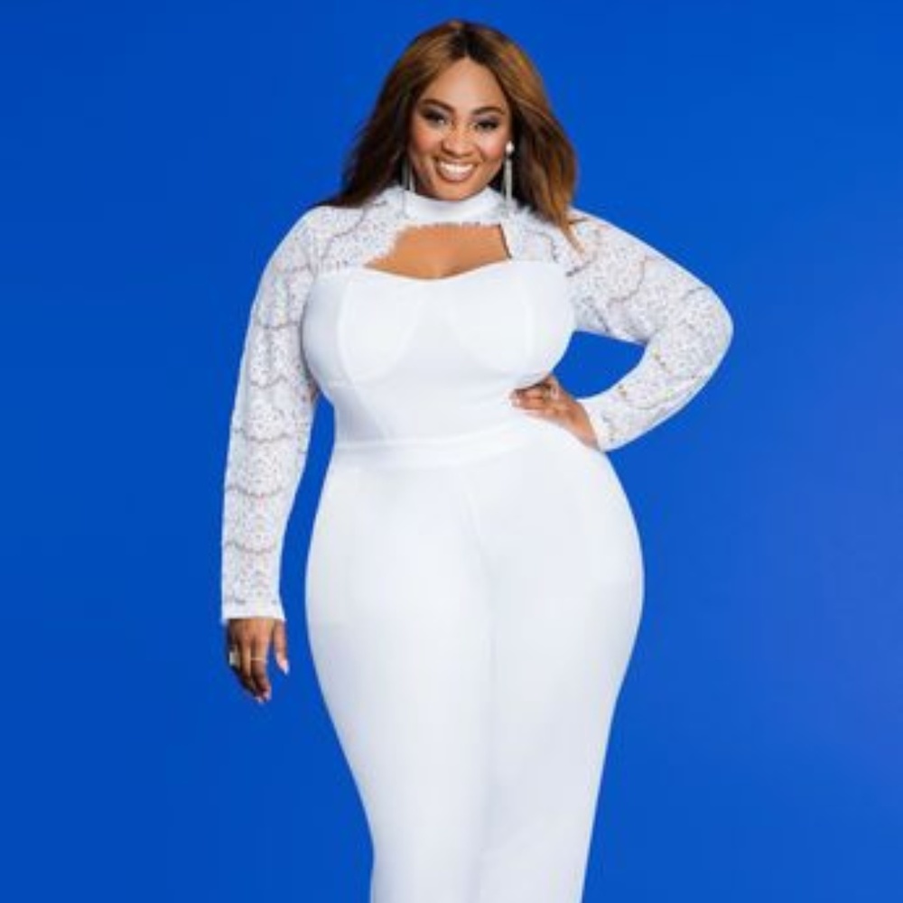 ASHLEY STEWART | White Lace Sweetheart Jumpsuit